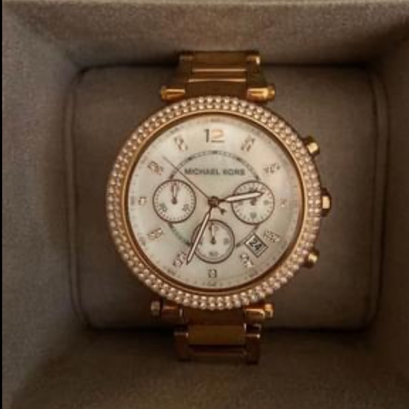 Michael Kors Rose Gold Watch - Picture 2 of 3